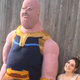 Imagen para el artículo titulado Pasa cuatro meses tejiendo un Thanos de tamaño real. Este es el resultado